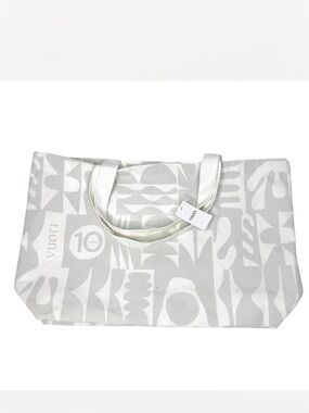 Vuori Gray and White Geometric Tote Bag